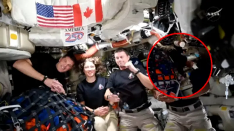 Objeto similar a Nutella aparece en transmisión de Artemis II y genera especulaciones