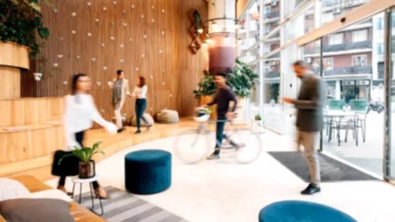 Oficinas vacías en Latinoamérica: el drenaje silencioso de millones corporativos