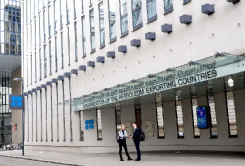 OPEP+ anuncia nuevo aumento de producción petrolera ante crisis energética global