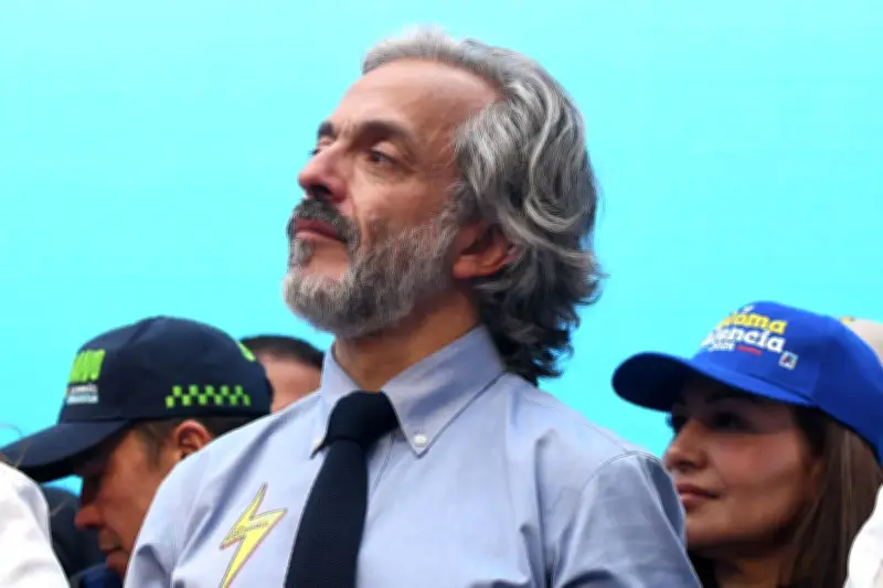 Oviedo desmiente ruptura amorosa y defiende diálogo en medio de campaña electoral