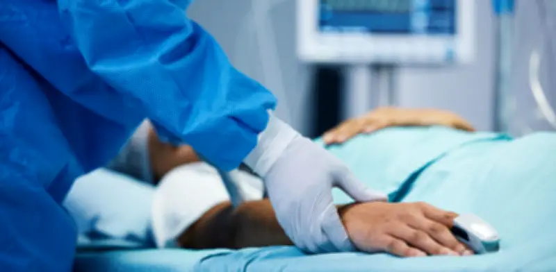 Paciente declarado muerto 8 minutos relata encuentro con familiares fallecidos durante coma por covid-19