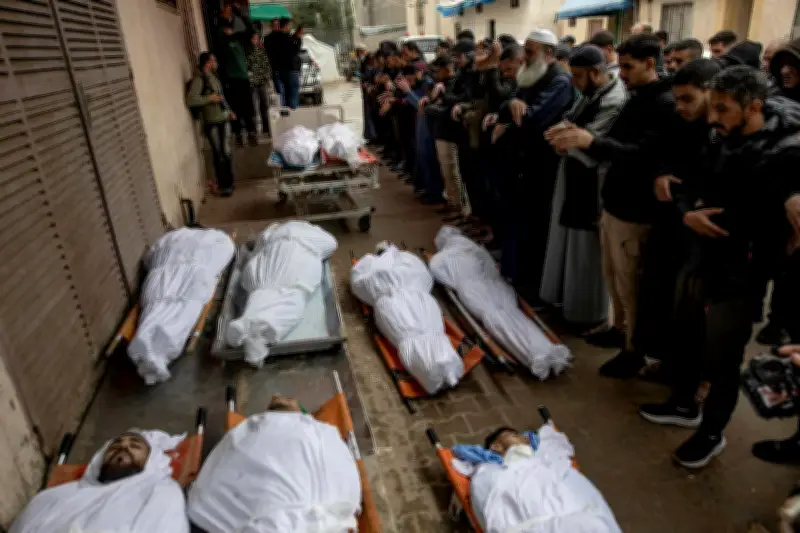 Palestinos en Gaza lloran a sus seres queridos tras ataques