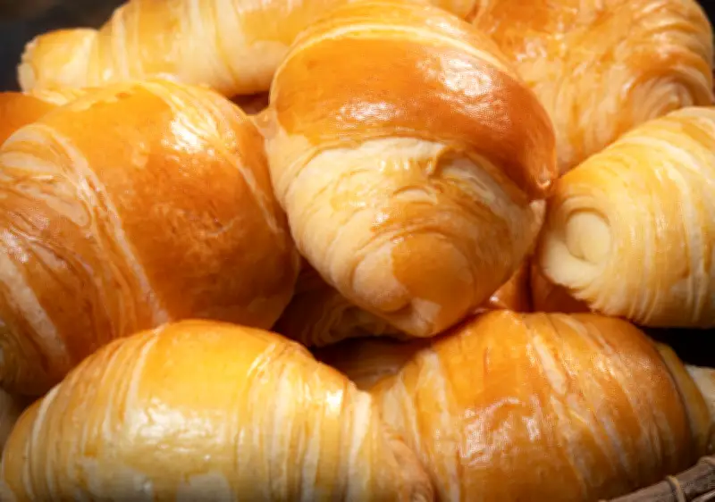 Pan Cascarita: Receta Tradicional Colombiana para un Pan Hojaldrado y Suave