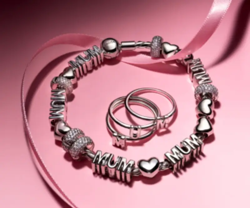 Pandora lanza campaña 'Mamá y mucho más' para celebrar el Día de las Madres en Colombia