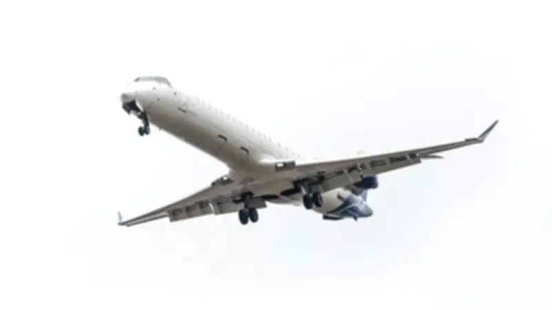 Pasajero halla servilleta con heces en bandeja de avión de Avianca