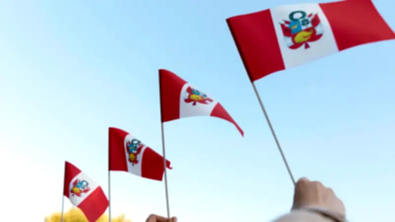 Perú elige a su noveno presidente en una década con récord de 35 candidatos