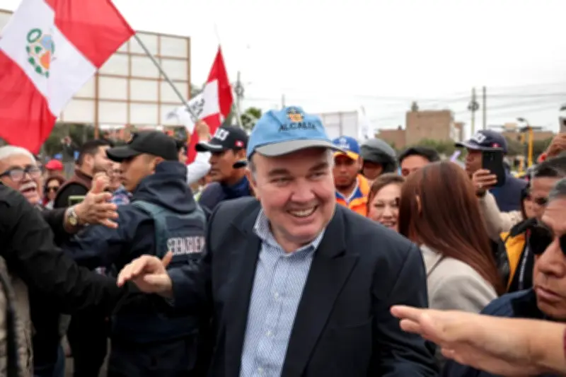 Perú en incertidumbre electoral: recuento estancado y denuncias de irregularidades