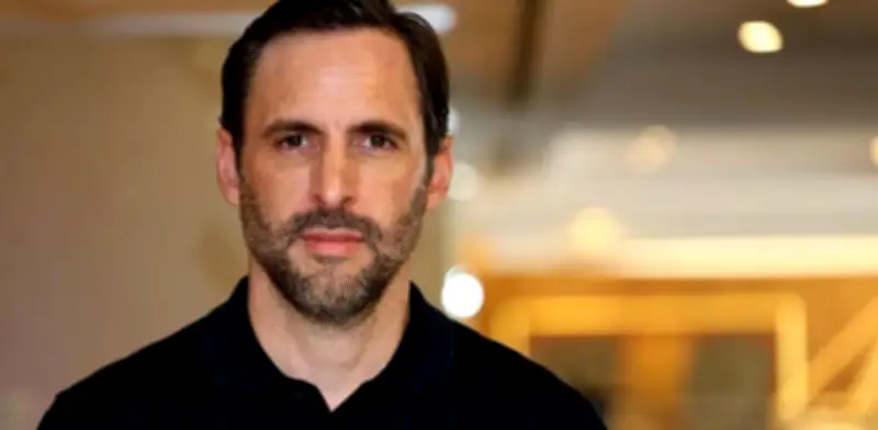 Periodista chileno advierte sobre el manual autoritario de líderes como Maduro, Bukele y Milei