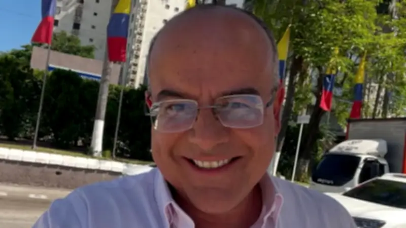 Periodista denuncia acoso por Ricardo Orrego cuando era estudiante