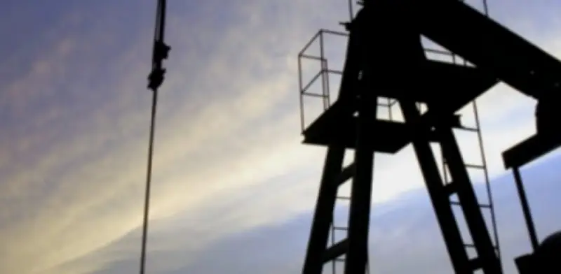 Petróleo Brent cae levemente mientras tensión entre EE.UU. e Irán alcanza punto crítico