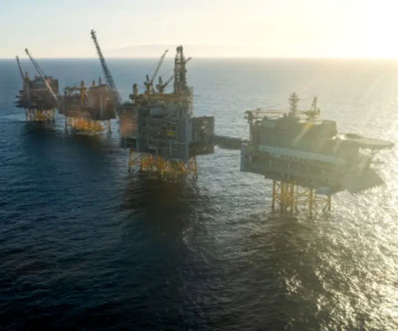 Petróleo supera los US$100 por barril tras fracaso de negociaciones EE.UU.-Irán