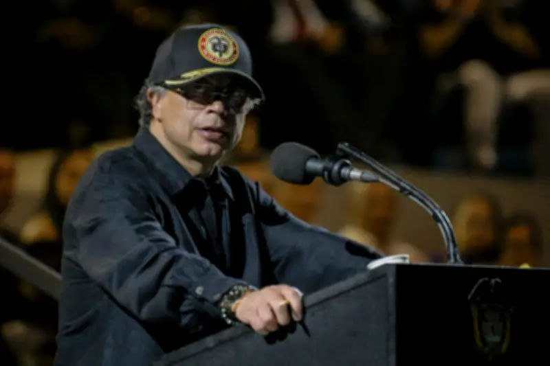 Petro acusa a comandantes militares de alertar a 'Iván Mordisco' sobre operativos