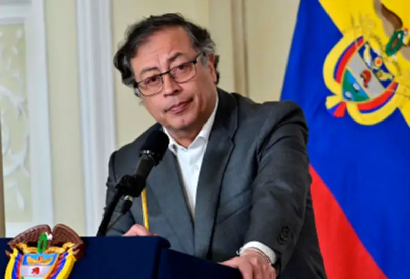 Petro amenaza con nuevo aumento al salario mínimo tras choque con Banco de la República