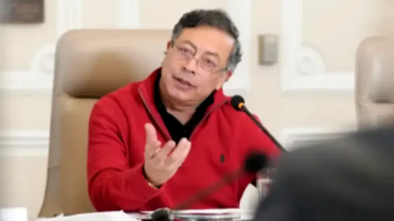 Petro amenaza con nuevo aumento salarial si Banco de la República sube tasas de interés