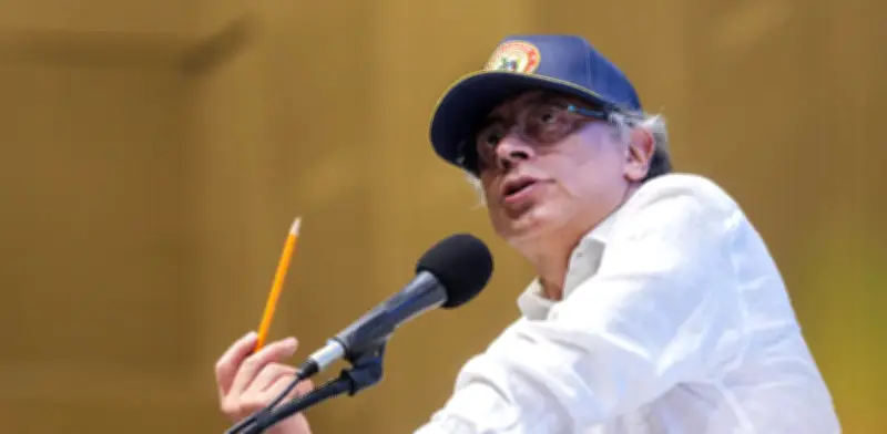 Petro anuncia arancel cero para productos necesarios de Ecuador pese a guerra comercial