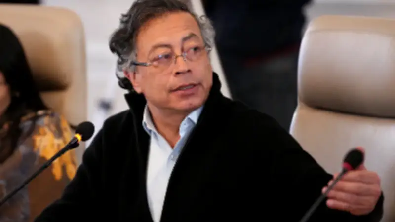Petro califica de 'monstruosidad' aranceles del 100% de Ecuador y advierte sobre fin del Pacto Andino