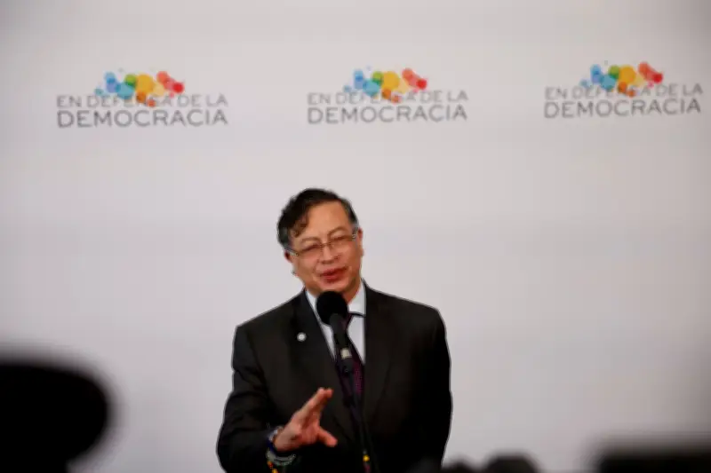 Petro critica a líderes de derecha en cumbre global y propone salida del petróleo para la paz