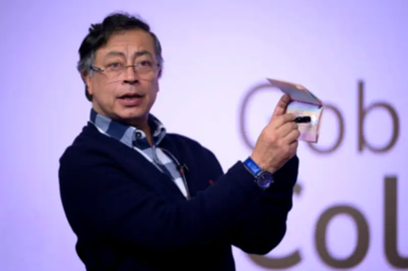 Petro defiende contrato de pasaportes y alerta sobre riesgo electoral