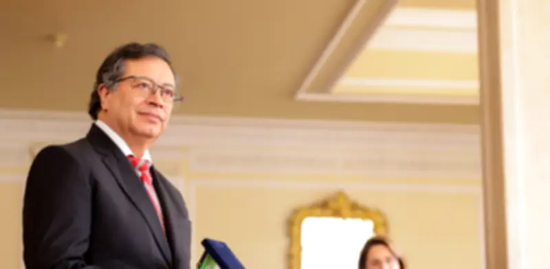 Petro defiende la burocracia de su gobierno y atribuye el gasto público al costo de la deuda