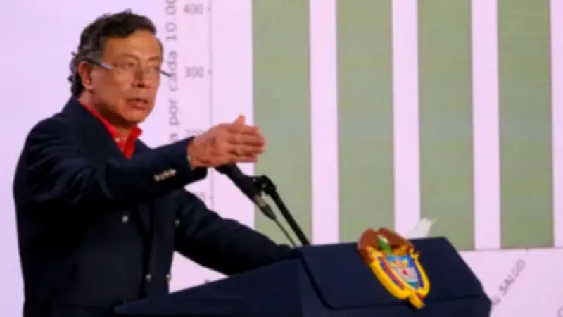 Petro defiende su gestión, anuncia medidas contra EPS y vincula atentado con Ecuador