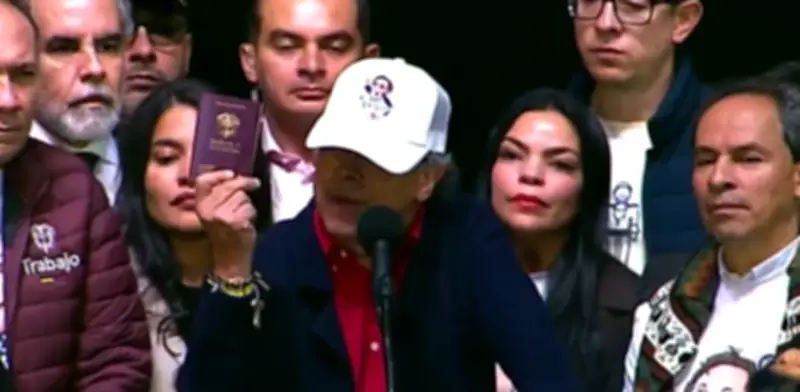 Petro denuncia intereses ocultos en contrato de pasaportes y vincula a procurador Eljach