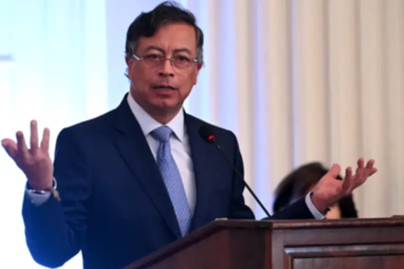 Petro denuncia que guerrillero más buscado soborna a oficiales para evadir captura