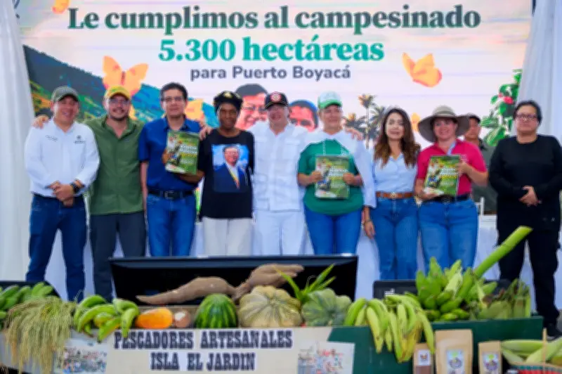 Petro entrega 5.300 hectáreas a campesinos en Puerto Boyacá