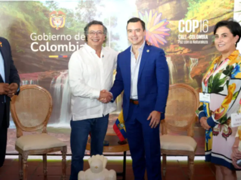 Petro invita a Noboa a construir paz en frontera y le pide no creer mentiras