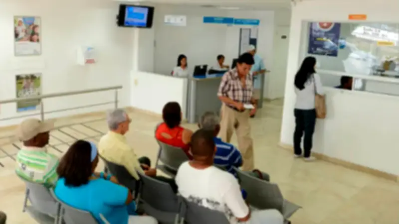 Petro ordena revocar licencias a las peores EPS del país