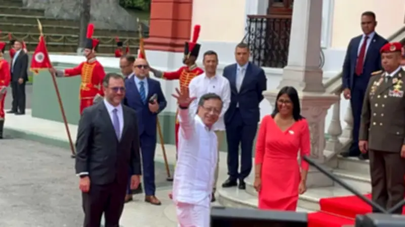 Petro se reúne con Delcy Rodríguez en Caracas para tratar cooperación bilateral