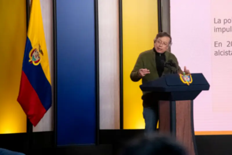 Petro solicita a Trump mediar en crisis con Ecuador por aranceles del 100%