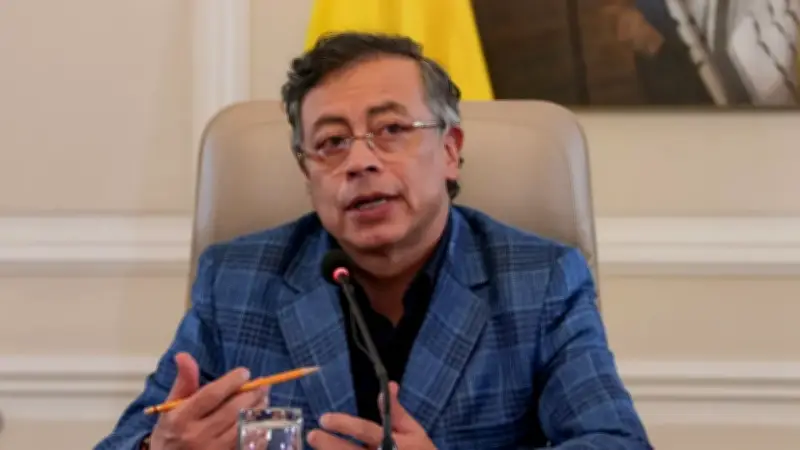 Petro sospecha que explosivos de atentados provienen de Ecuador