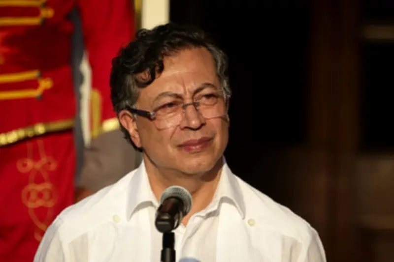 Petro vincula explosivos de atentado en Cauca con Ecuador y pide investigación