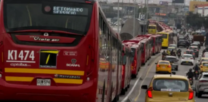 Pico y placa en Bogotá lunes 27 de abril de 2026: horarios y restricciones