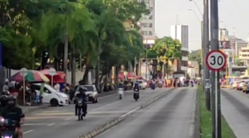 Plantón de estudiantes de Univalle afecta movilidad en el sur de Cali