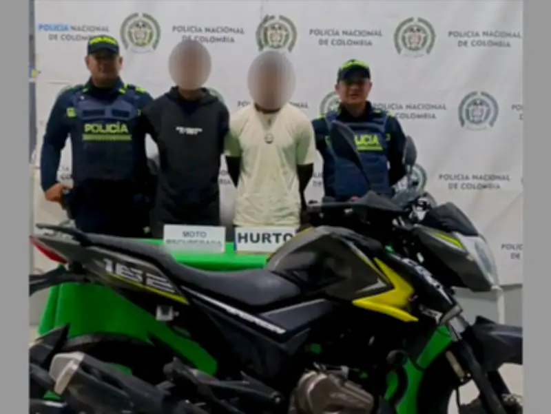 Policía captura a dos ladrones en flagrancia tras robo de motocicleta en Barranquilla