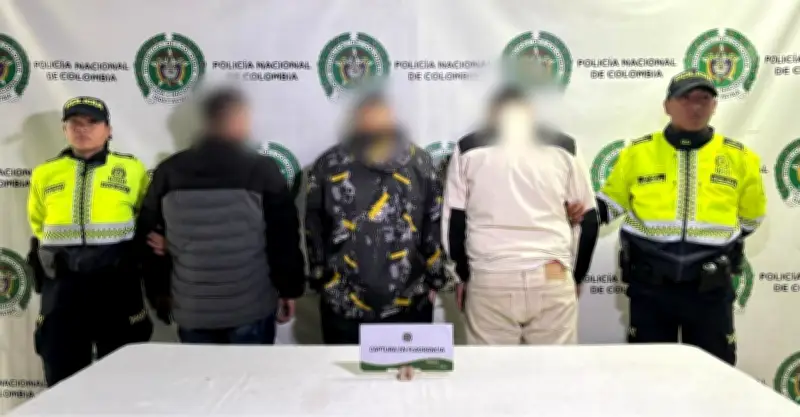 Policía captura a tres delincuentes por hurto de furgón en Bogotá gracias a denuncia ciudadana