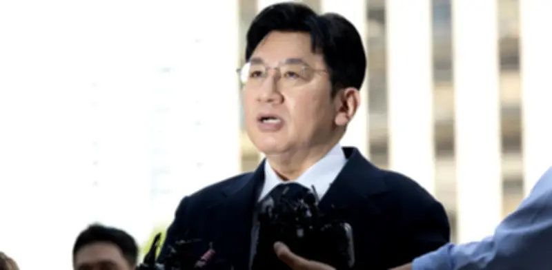 Policía de Corea del Sur solicita orden de arresto contra presidente de Hybe, empresa de BTS