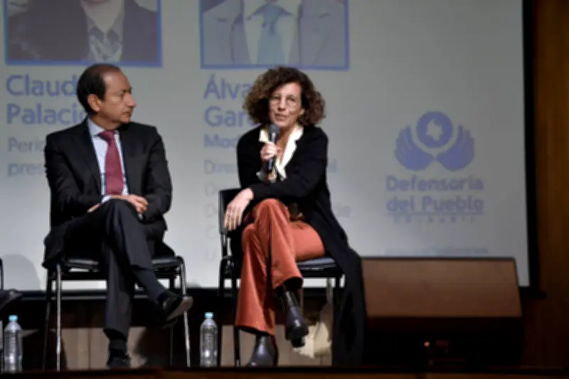 Políticos desacreditan medios críticos para presentarse como víctimas de persecución