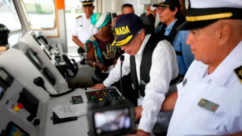 Presidente Petro bautiza buque hospital Benkos Biohó para el Pacífico colombiano