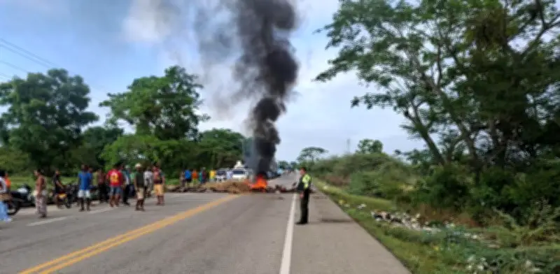 Protestas violentas en Calamar: intento de incendiar Afinia y bloqueo vial entre Bolívar y Atlántico