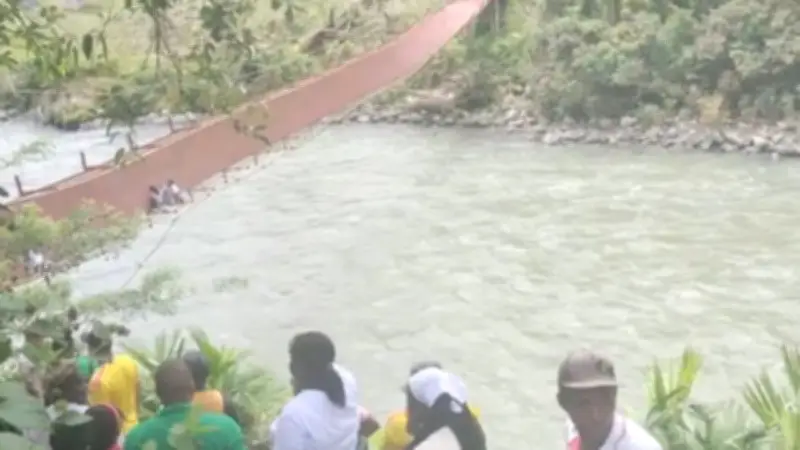 Puente colgante colapsa durante evento oficial en Bagadó, Chocó: ocho heridos