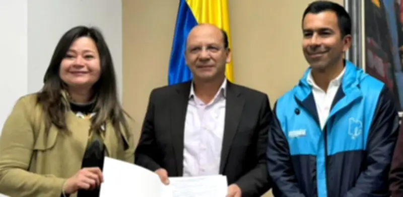 Pulso entre Galán y Rey por el Regiotram del Norte: ¿qué está en juego?