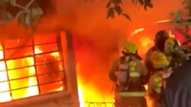 Queman tres vehículos en vía a Buenaventura y alertan por explosivo cerca de cárcel en Cali