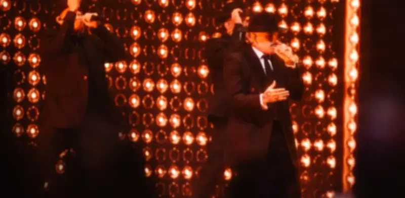 Rauw Alejandro lanza 'Dando Vueltas', himno para el Mundial 2026