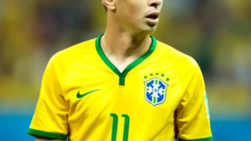 Reconocido futbolista de la selección de Brasil se retira tras grave enfermedad