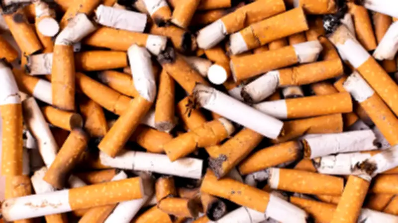 Reino Unido aprueba ley que prohíbe venta de cigarrillos a nacidos después de 2008