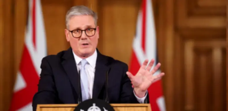 Reino Unido convoca a 35 naciones para reabrir el Estrecho de Ormuz sin intervención militar en Irán