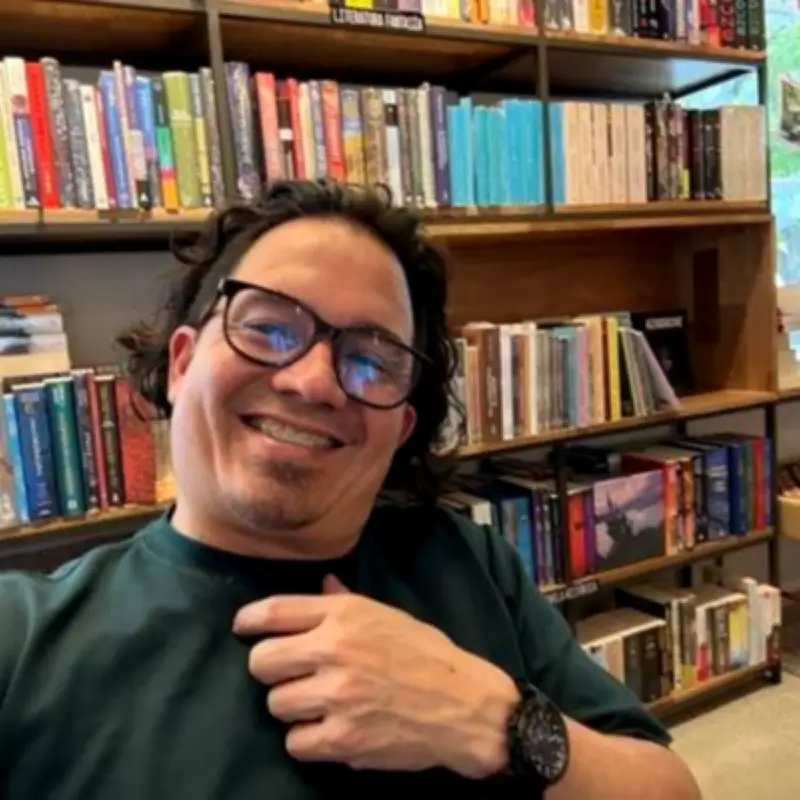 Renuncia director de Inteligencia tras aparecer en grabaciones de alias 'Calarca'