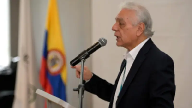 Renuncia el Superintendente Nacional de Salud Bernardo Camacho tras cinco meses en el cargo